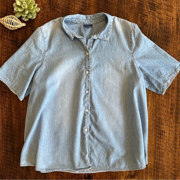 J. Jill | Lightweight Denim Short Sleeve Button Down Shirt - Picture 1 of 6